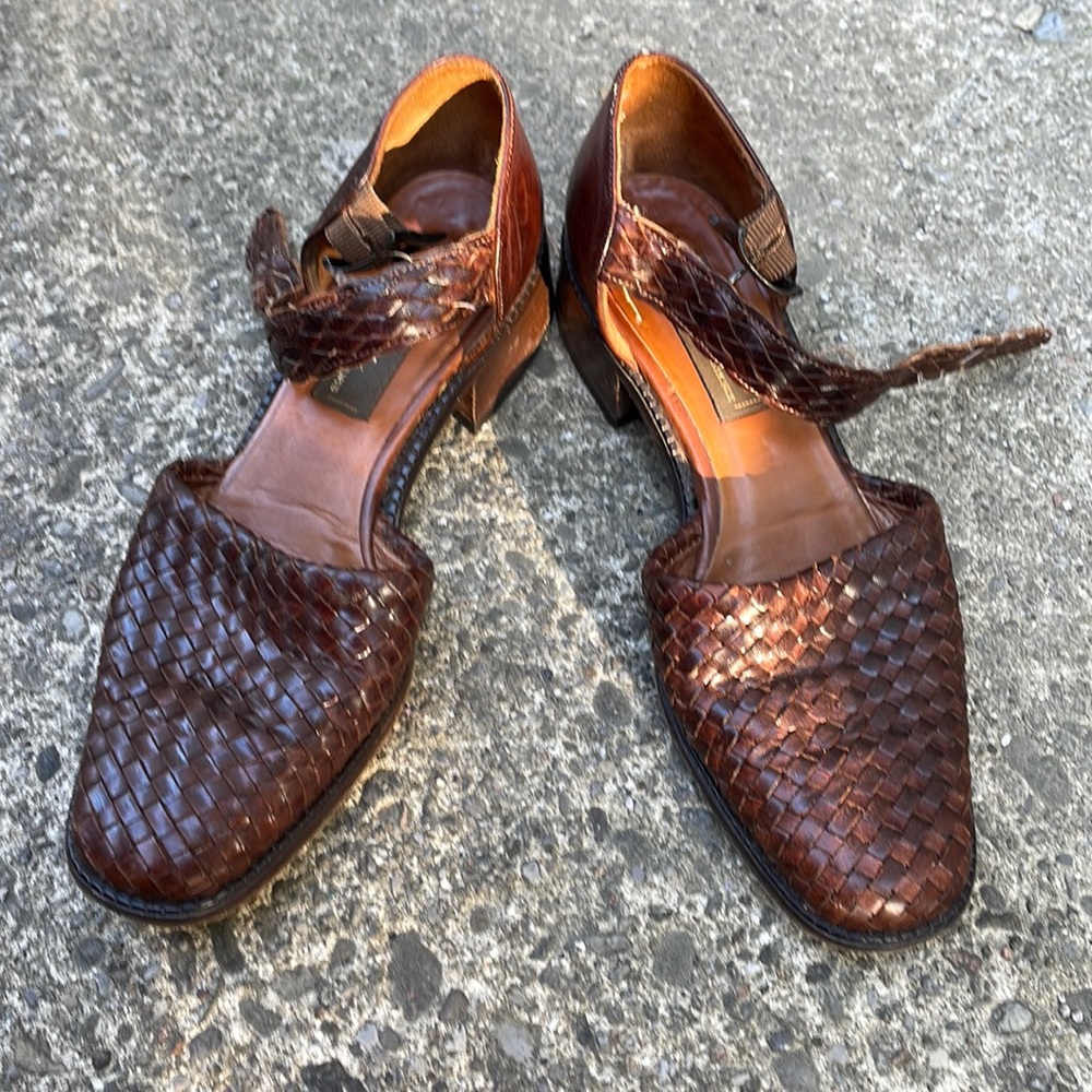 Vintage woven Italian sandals